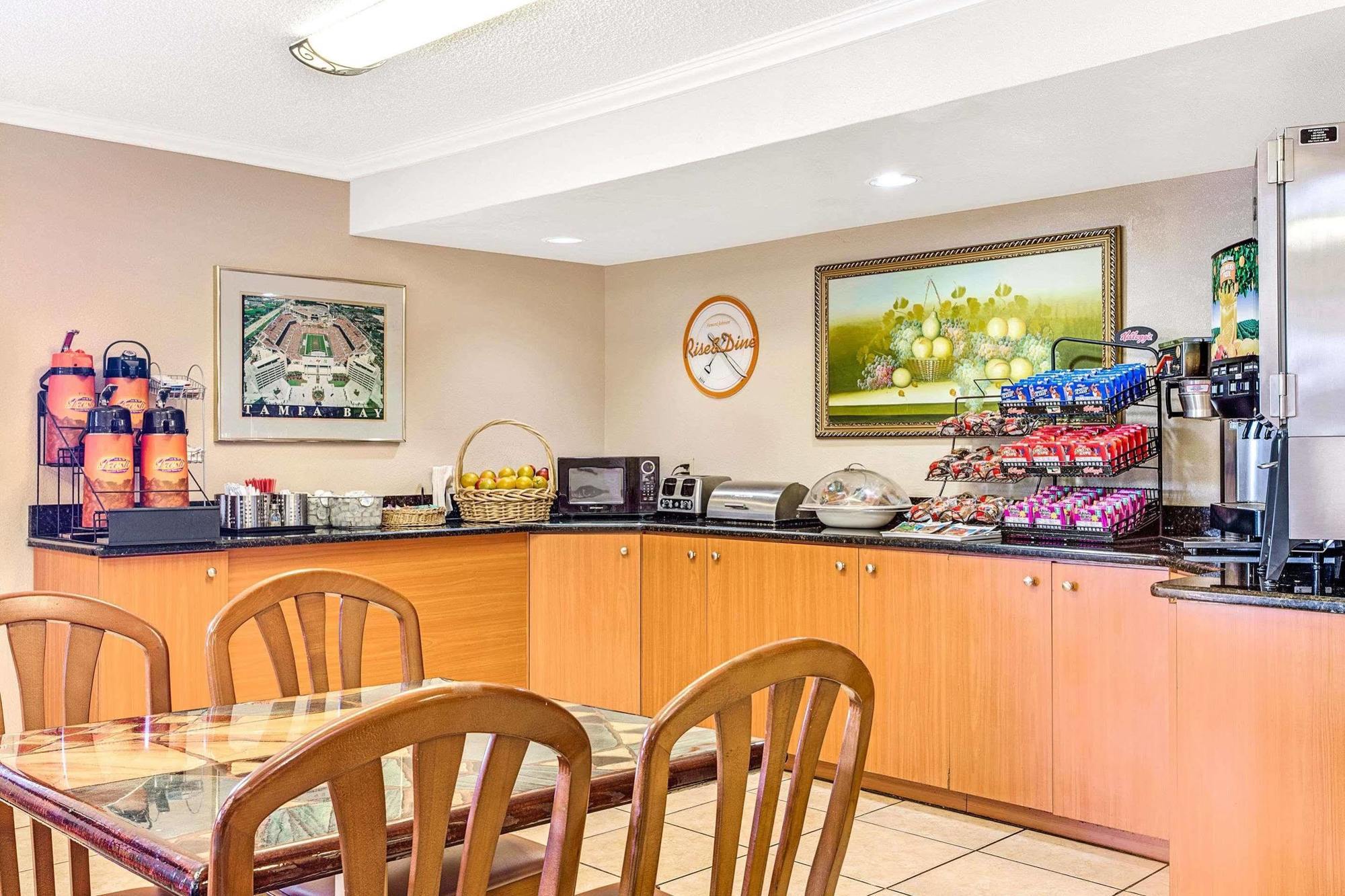 Airport Inn Тампа Экстерьер фото